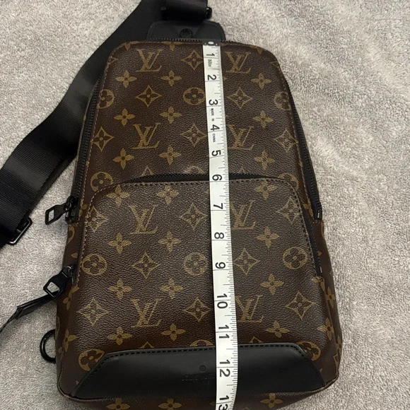 Louis Vuitton Monogram Body Bag - Picture 3 of 8